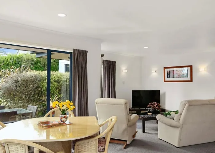 3 Bedroom Tranquil Views *