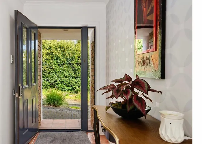 3 Bedroom Tranquil Views *