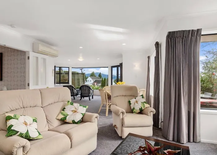 3 Bedroom Tranquil Views * Rotorua