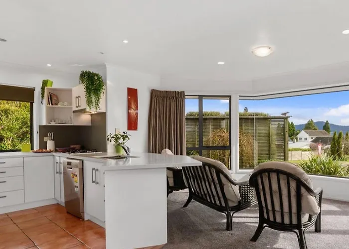 3 Bedroom Tranquil Views * Rotorua